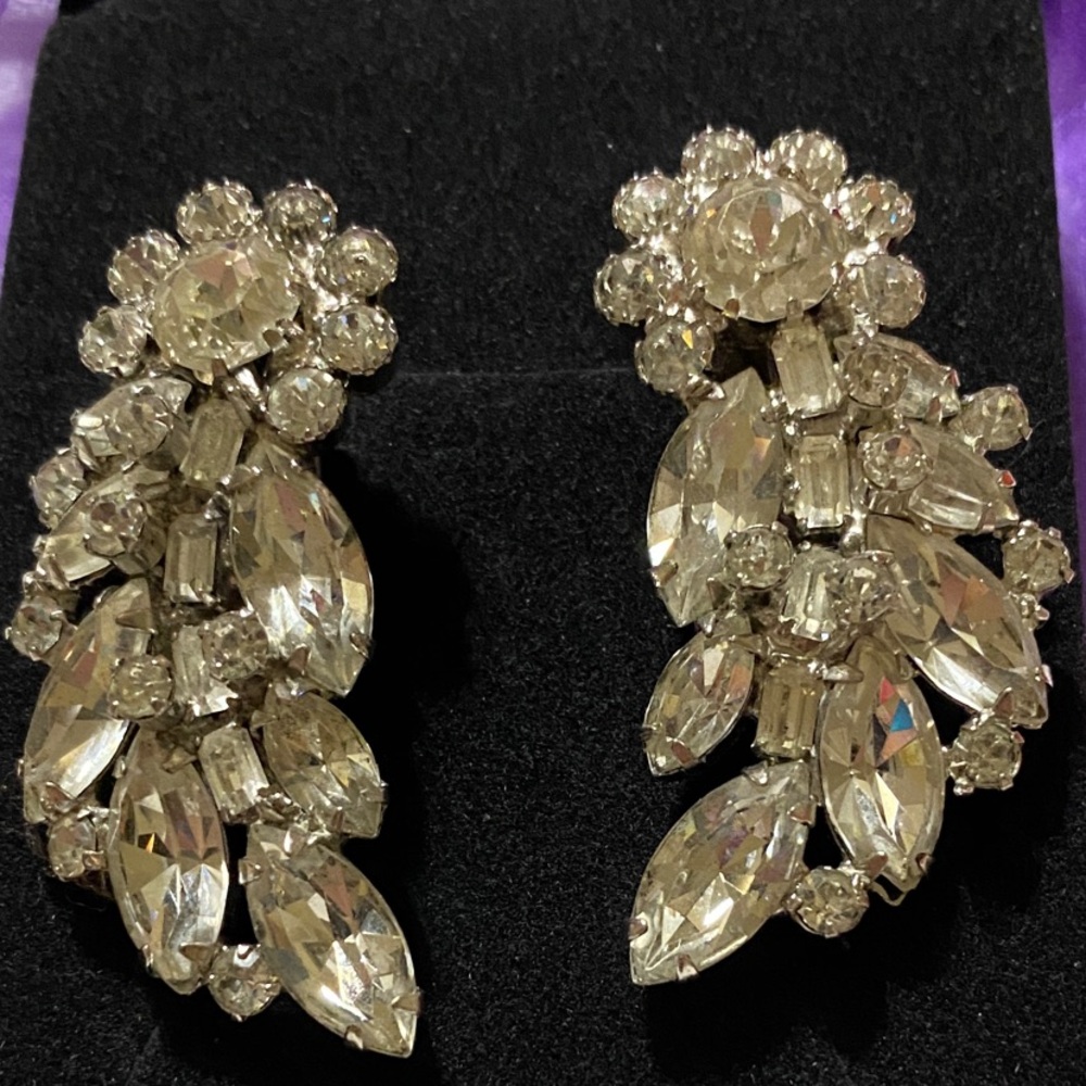 Elegant Silver High Quality very Sparkly Crystal Clip on Earrings